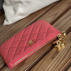 20230719_i1689737521_8334_2_jpg_5f52b9de-41a0-4b9f-bd01-0579d362dca9 cc zipped wallet 14cm light red caviar gold hardware