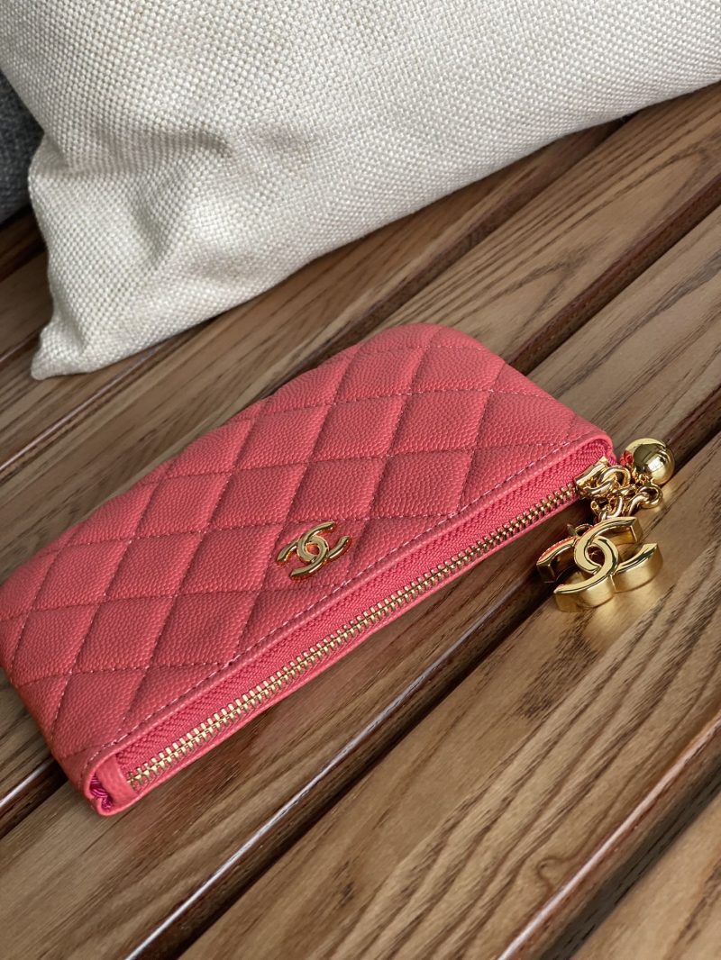 20230719_i1689737521_8334_2_jpg_5f52b9de-41a0-4b9f-bd01-0579d362dca9 cc zipped wallet 14cm light red caviar gold hardware