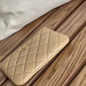 cc zipped wallet 14cm beige caviar gold hardware