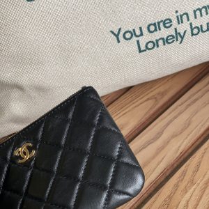 cc zipped wallet 14cm black lambskin gold hardware