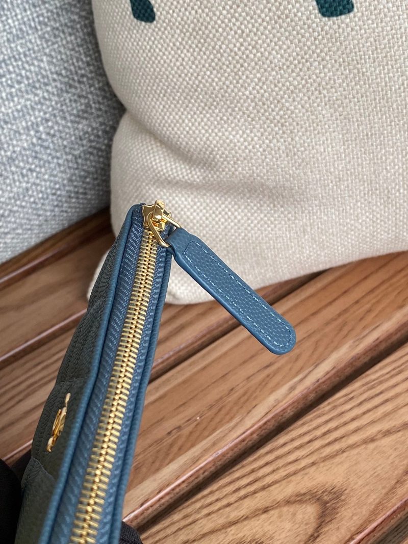 20230722_i1690016476_5968_6_jpg_87b697e2-e042-44b7-b54e-6f9891502f35 cc zipped wallet 15 dark cloud blue caviar gold hardware