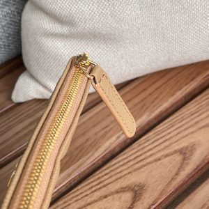 cc zipped wallet 15 beige caviar gold hardware