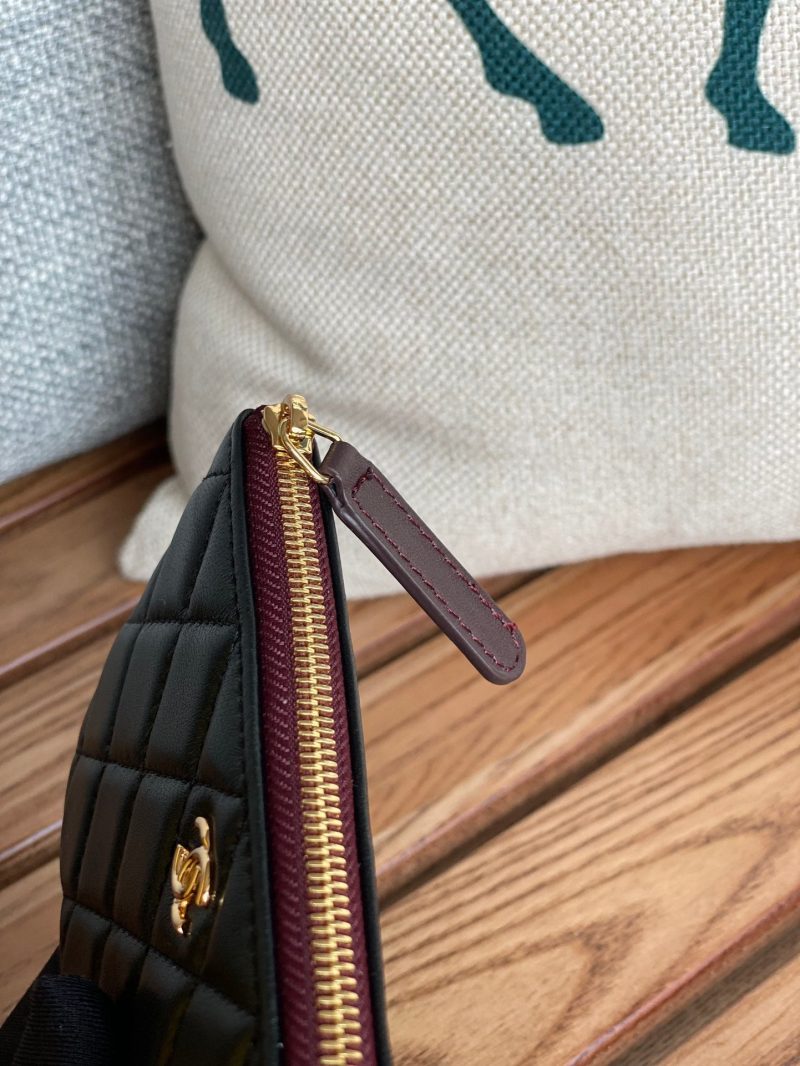 cc zipped wallet 15 black lambskin gold hardware