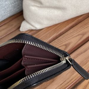 cc zipped wallet 7.5 cm black calfskin silver hardware