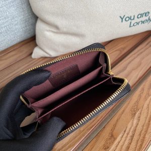 cc zipped wallet 7.5cm black calfksin gold hardware