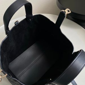 20230815_i1692080425_1568_5_jpg cd medium toujours 28 black calfskin