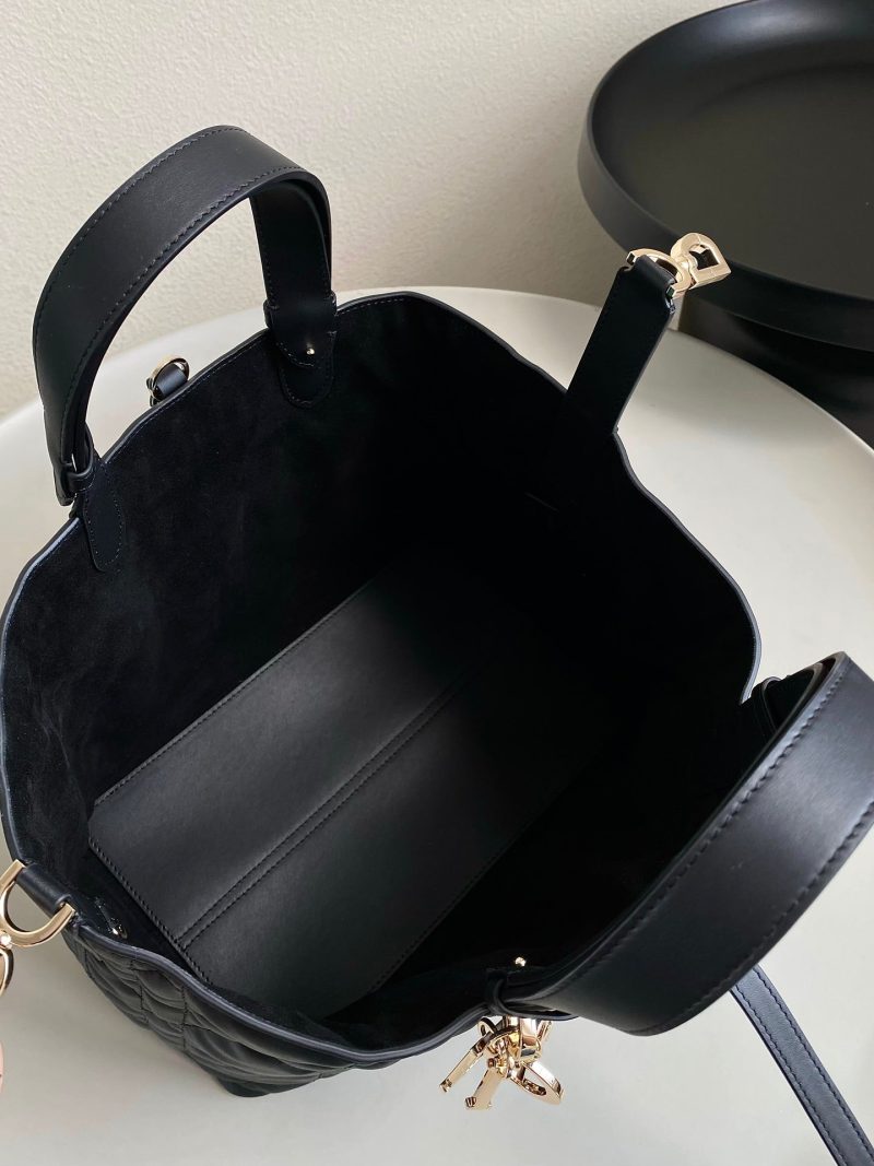 20230815_i1692080425_1568_5_jpg cd medium toujours 28 black calfskin