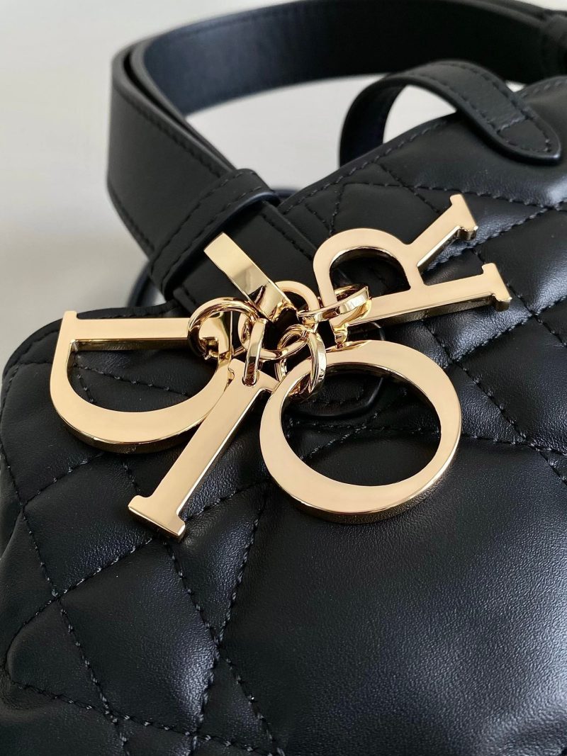 20230815_i1692080425_2465_2_jpg cd medium toujours 28 black calfskin