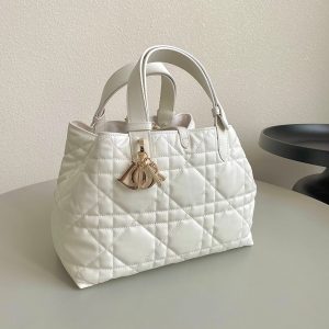 20230815_i1692093536_9560_1_jpg cd medium toujours 28 white calfskin