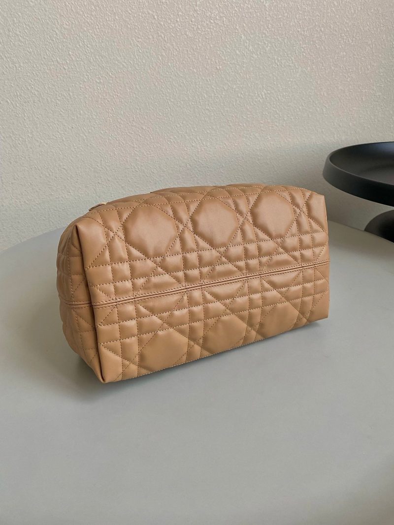 20230815_i1692097743_6957_2_jpg cd medium toujours 28 beige calfskin