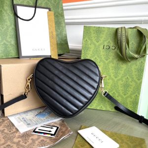 MARMONT HEART BAG 20 IN BLACK CALFSKIN GOLD HARDWARE