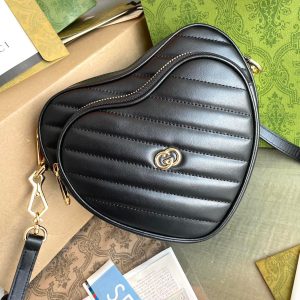 MARMONT HEART BAG 20 IN BLACK CALFSKIN GOLD HARDWARE