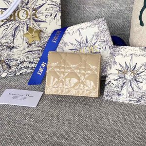 20230912_i1694499274_1049_0_jpg CD Caro 11cm Compact Wallet Shiny Beige Calfskin