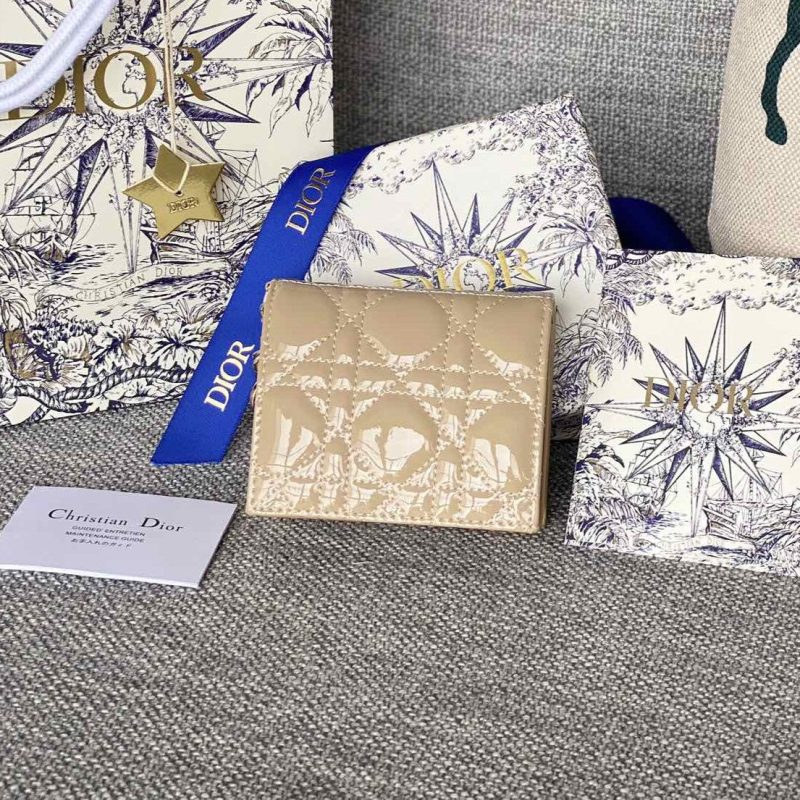 20230912_i1694499274_1049_0_jpg CD Caro 11cm Compact Wallet Shiny Beige Calfskin