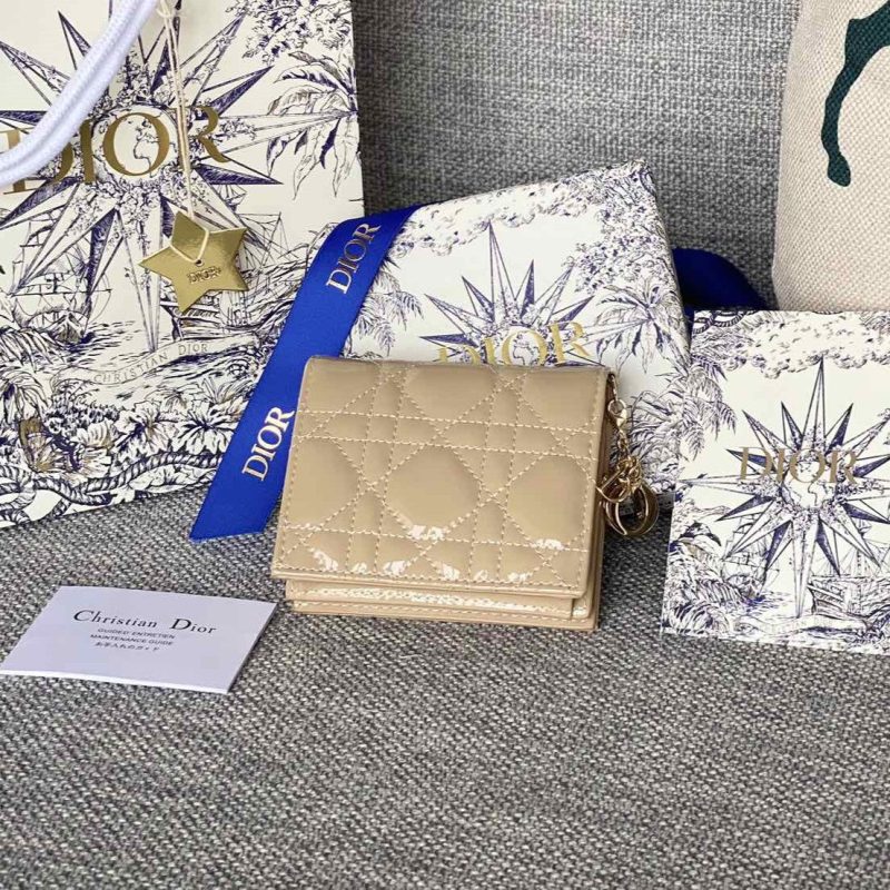 20230912_i1694499274_1616_1_jpg CD Caro 11cm Compact Wallet Shiny Beige Calfskin