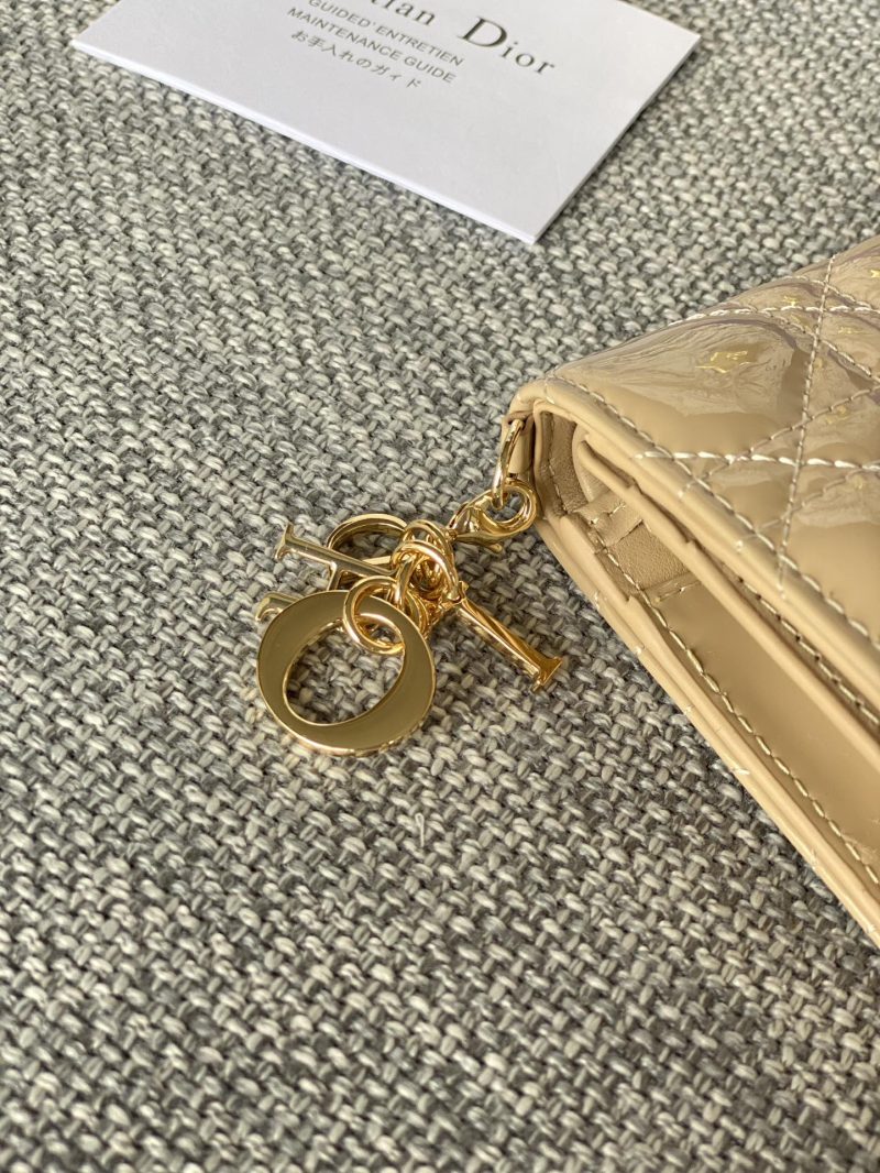 20230912_i1694499274_4619_4_jpg CD Caro 11cm Compact Wallet Shiny Beige Calfskin