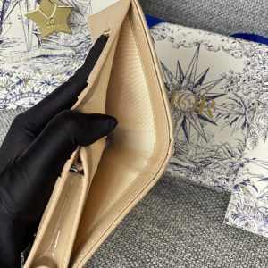 20230912_i1694499274_9968_8_jpg CD Caro 11cm Compact Wallet Shiny Beige Calfskin