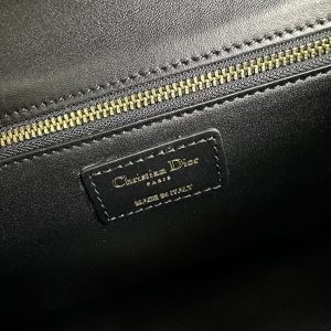 20230920_i1695197286_3669_7.jpg_1 MONTAIGNE 25 BAG IN BLACK CALFSKIN