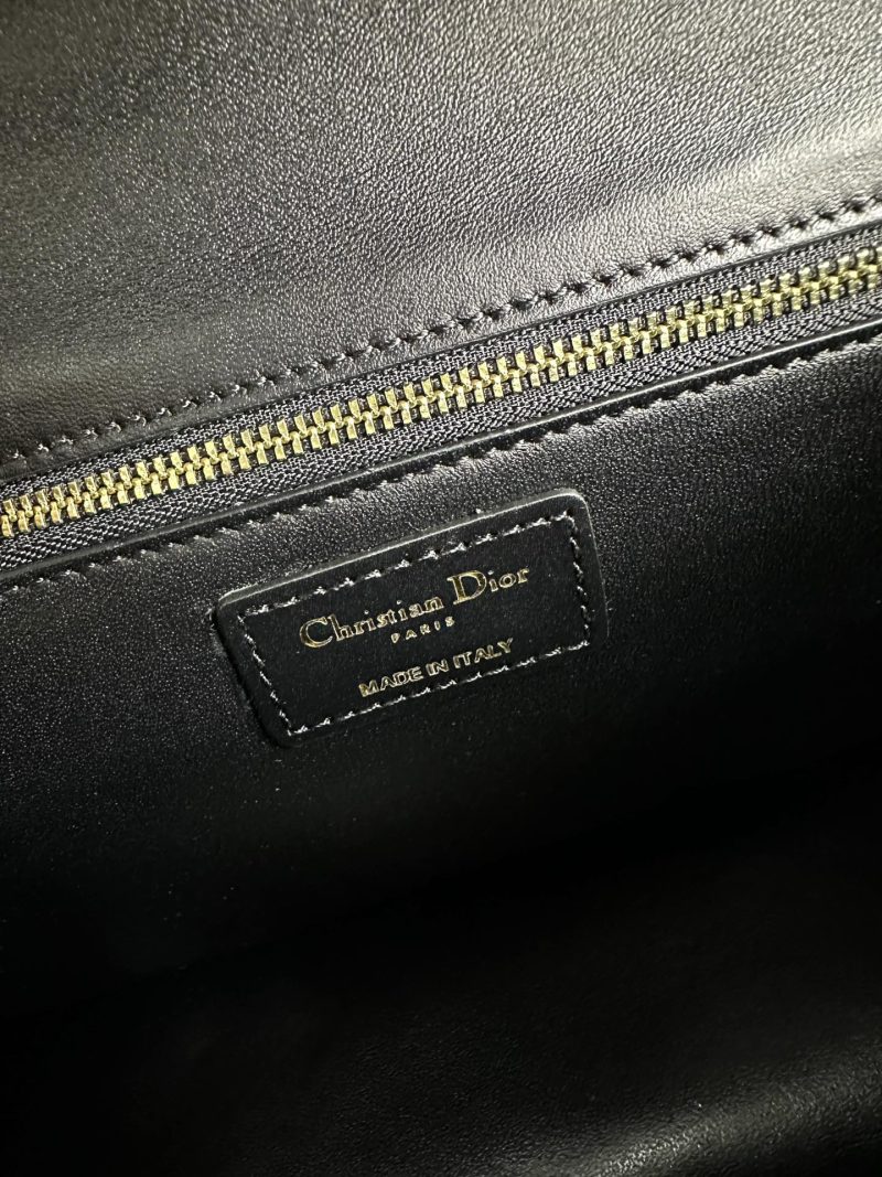 20230920_i1695197286_3669_7.jpg_1 MONTAIGNE 25 BAG IN BLACK CALFSKIN