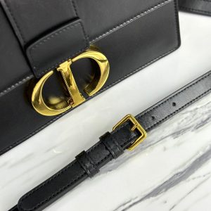 20230920_i1695197286_4369_5.jpg_1 MONTAIGNE 25 BAG IN BLACK CALFSKIN