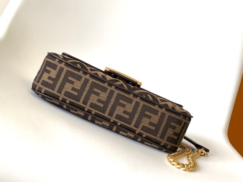 20231002_i1696226995_9170_3_jpg_d9336d34-eb38-4c5e-bf20-0ef9f673a284 Fendi Baguette 24 Brown FF Jacquard Fabric Bag Ghw