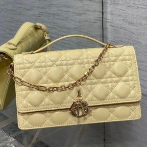 MINI BAG 24 IN LIGHT YELLOW PATENT CANNAGE CALFSKIN