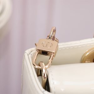 20231119_i1700325418_82_6_jpg MEDIUM LADY D-JOY 26 WHITE LAMBSKIN