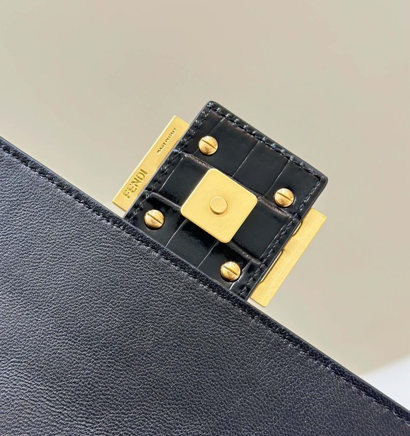 20231130_i1701334695_6929_5_jpg BAGUETTE 27 IN BLACK CROCODILE PATTERN GLOSSY CALFSKIN GOLD HARDWARE