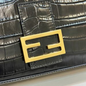 20231130_i1701337917_6182_0_jpg BAGUETTE 27 IN BLACK CROCODILE PATTERN GLOSSY CALFSKIN GOLD HARDWARE