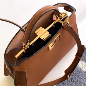 20231207_i1701928889_1799_4_jpg_974e0c65-a3cb-47f8-8a9f-3d18eac458bc Peekaboo ISeeU Small 27cm Bag gold lambskin gold hardware