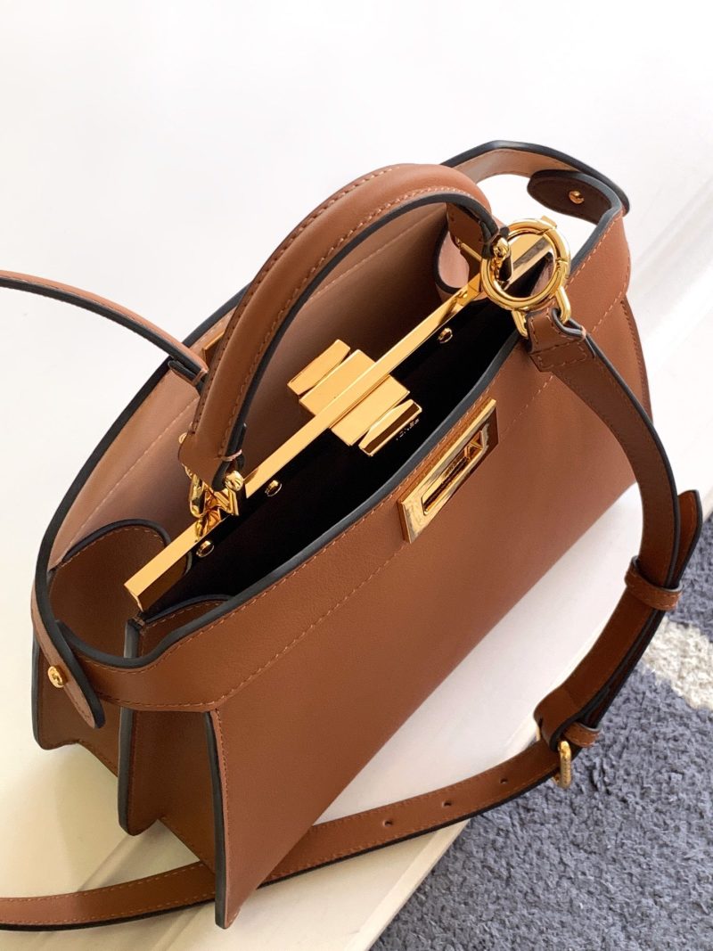 20231207_i1701928889_1799_4_jpg_974e0c65-a3cb-47f8-8a9f-3d18eac458bc Peekaboo ISeeU Small 27cm Bag gold lambskin gold hardware