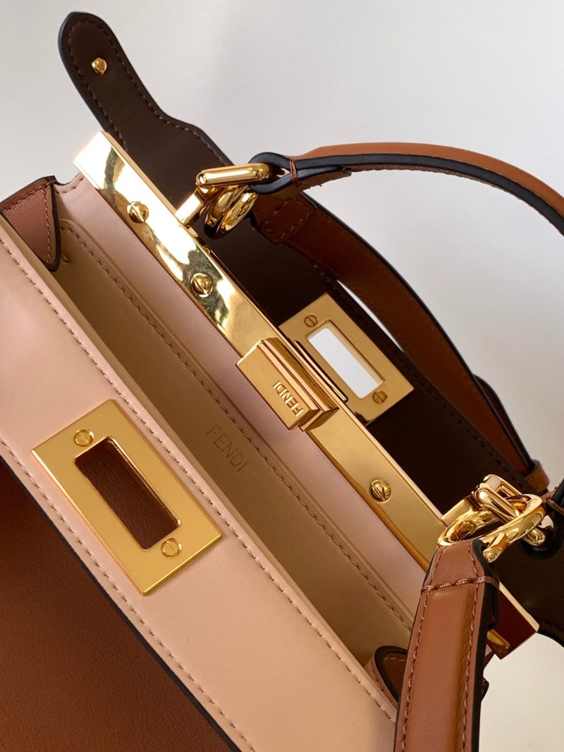 20231207_i1701928889_1983_6_jpg_f03ed81c-b2f7-4bd5-bfcb-e677c10a7ac4 Peekaboo ISeeU Small 27cm Bag gold lambskin gold hardware