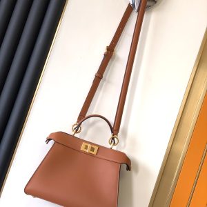 20231207_i1701928889_2306_8_jpg_9096e419-ef08-412f-b43b-6260cb1e31d5 Peekaboo ISeeU Small 27cm Bag gold lambskin gold hardware