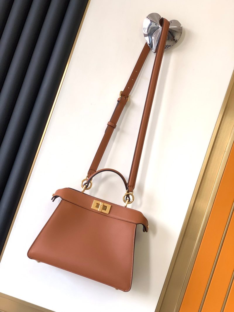 20231207_i1701928889_2306_8_jpg_9096e419-ef08-412f-b43b-6260cb1e31d5 Peekaboo ISeeU Small 27cm Bag gold lambskin gold hardware
