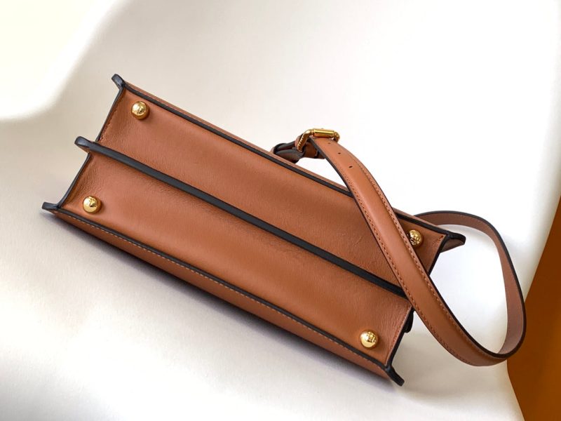 20231207_i1701928889_5665_2_jpg_e128c4bd-b730-4dc8-81e9-ae118d149314 Peekaboo ISeeU Small 27cm Bag gold lambskin gold hardware