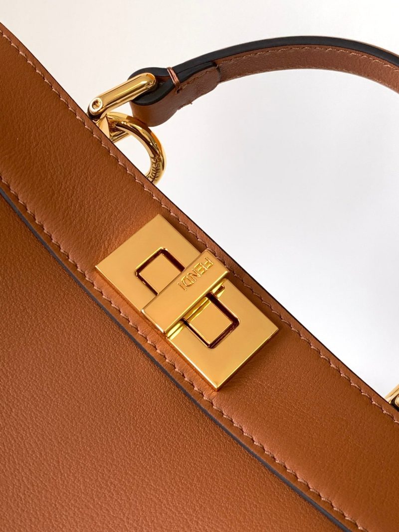 20231207_i1701928889_6816_3_jpg_0d89b52b-fadf-493b-827e-b0f04d51dc11 Peekaboo ISeeU Small 27cm Bag gold lambskin gold hardware
