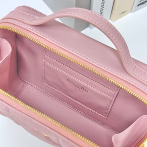 20231215_i1702622504_5710_7_jpg CARO BOX 19 IN LIGHT PINK CALFSKIN
