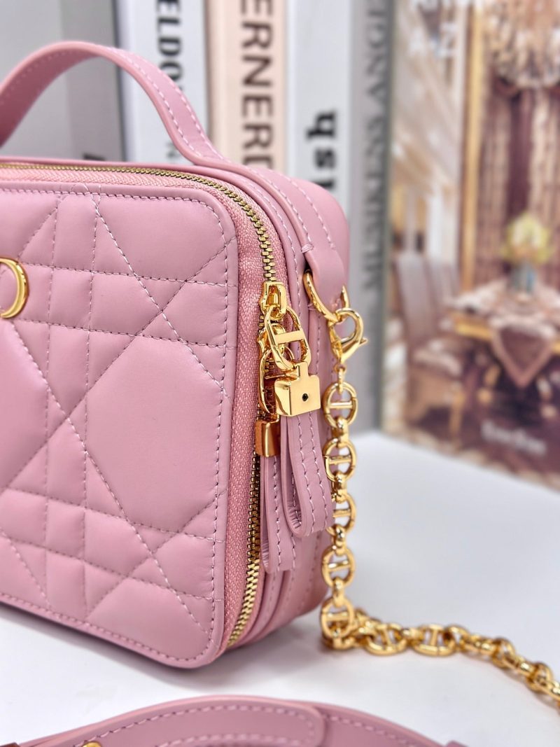 20231215_i1702622504_8150_4_jpg CARO BOX 19 IN LIGHT PINK CALFSKIN