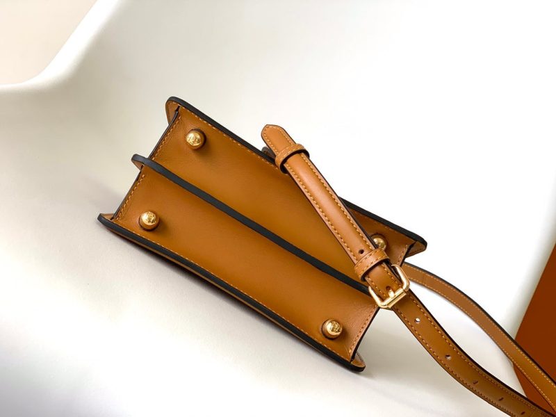 20240127_i1706329896_4638_3_jpg_6062a695-d983-4f96-b541-effd9e23fba2 Peekaboo ISeeU Petite 20 Bag Tan Lambskin Ghw