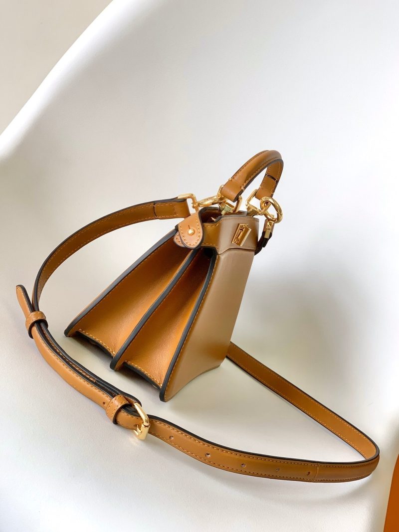 20240127_i1706329896_8074_2_jpg_9a07cab1-3d6d-4eae-9591-e4c0f8fc9e95 Peekaboo ISeeU Petite 20 Bag Tan Lambskin Ghw