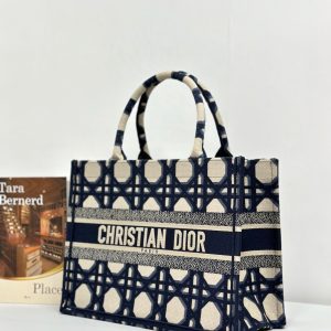 20240228_i1709090256_2048_1_jpg MEDIUM BOOK TOTE 37 BEIGE AND BLUE MACROCANNAGE EMBROIDERY