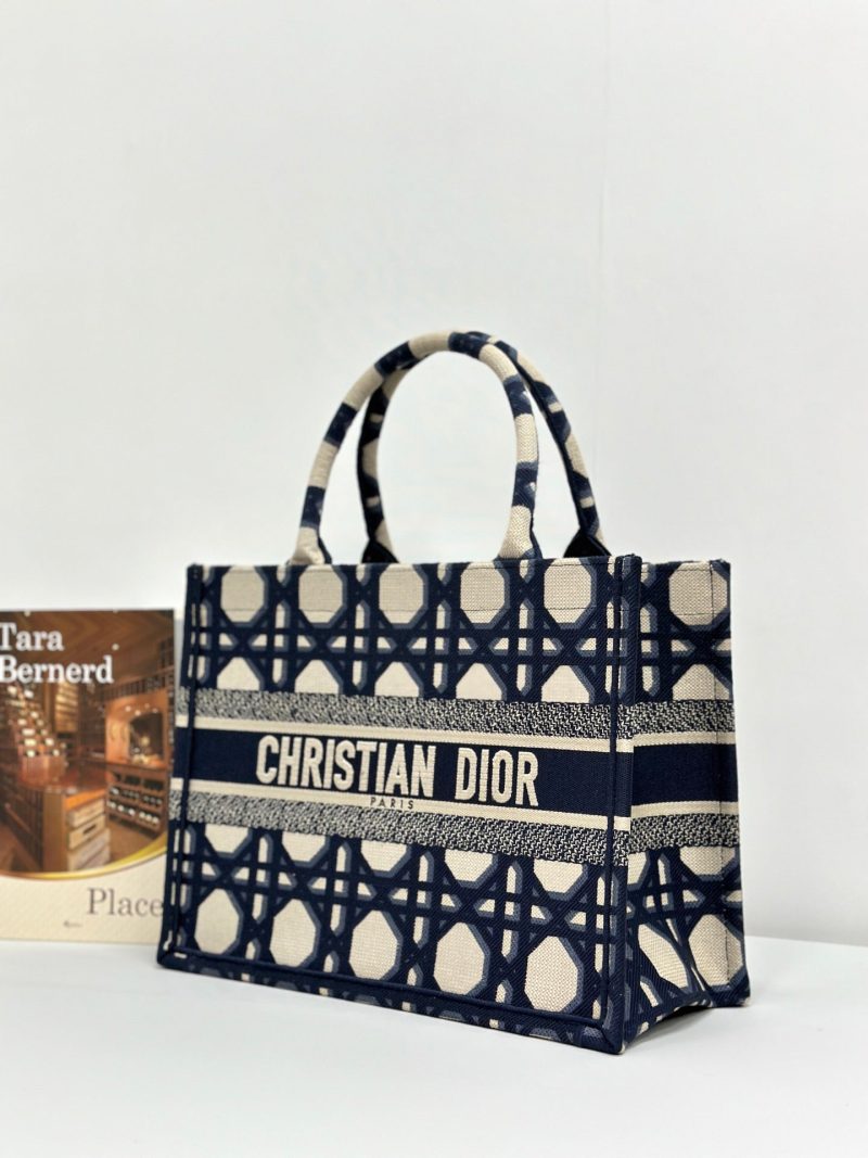 20240228_i1709090256_2048_1_jpg MEDIUM BOOK TOTE 37 BEIGE AND BLUE MACROCANNAGE EMBROIDERY