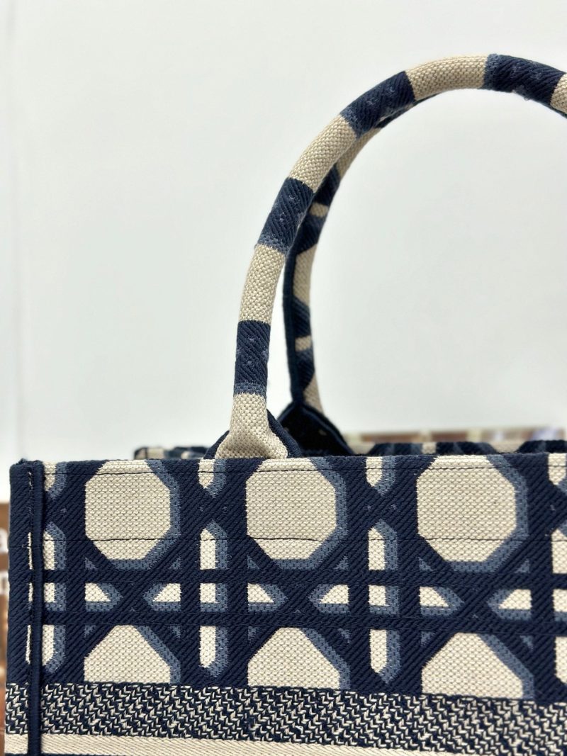 20240228_i1709090256_478_4_jpg MEDIUM BOOK TOTE 37 BEIGE AND BLUE MACROCANNAGE EMBROIDERY