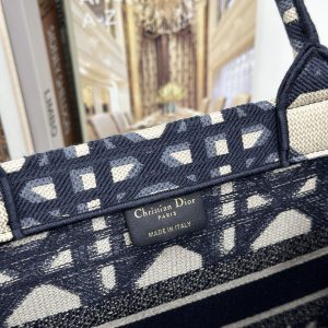 20240228_i1709090256_8512_8_jpg MEDIUM BOOK TOTE 37 BEIGE AND BLUE MACROCANNAGE EMBROIDERY