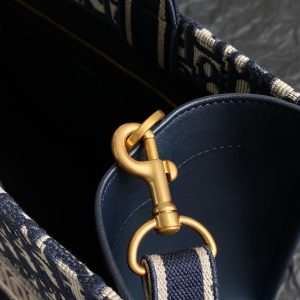 20240416_i1713247008_5358_8_jpg MEDIUM BOOK TOTE 36 BLUE OBLIQUE EMBROIDERY