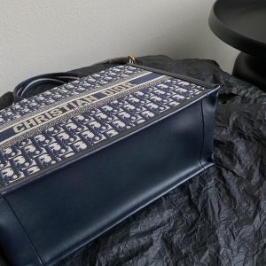 20240416_i1713247008_6173_4_jpg MEDIUM BOOK TOTE 36 BLUE OBLIQUE EMBROIDERY