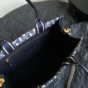 20240416_i1713247008_6178_5_jpg MEDIUM BOOK TOTE 36 BLUE OBLIQUE EMBROIDERY