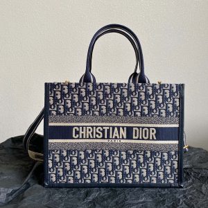 20240416_i1713247008_7755_1_jpg MEDIUM BOOK TOTE 36 BLUE OBLIQUE EMBROIDERY