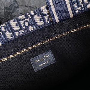 20240416_i1713247008_7813_6_jpg MEDIUM BOOK TOTE 36 BLUE OBLIQUE EMBROIDERY