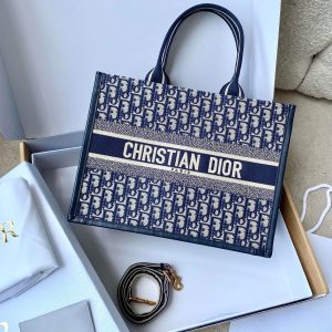 20240416_i1713247008_8336_0_jpg MEDIUM BOOK TOTE 36 BLUE OBLIQUE EMBROIDERY